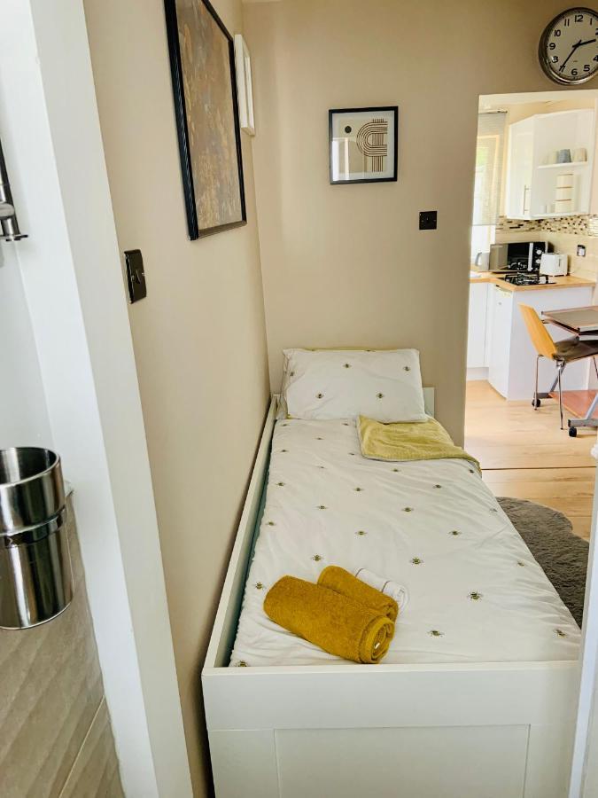 Ferienwohnung Beautiful Self Contained Studio London Exterior foto